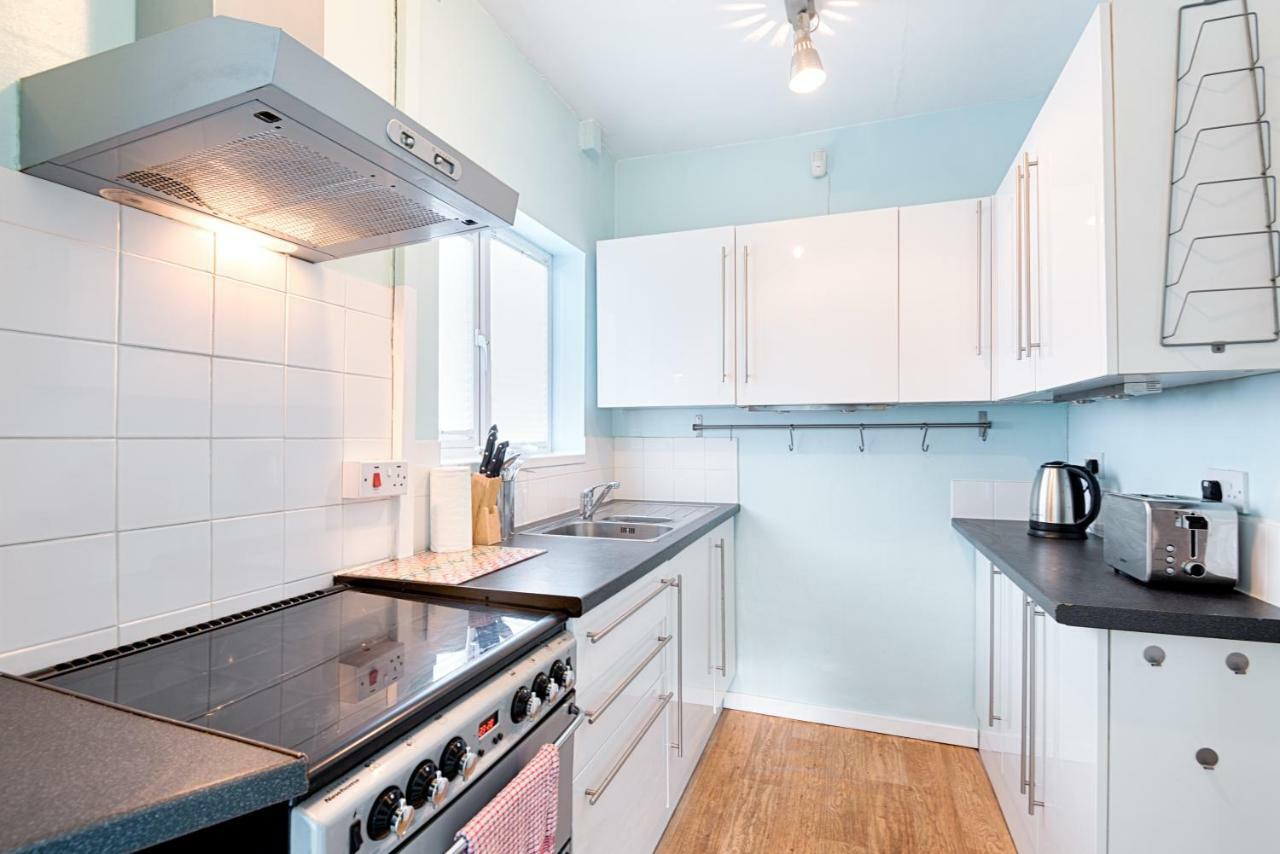 Off Road Parking, Garden, Tv In Every Room Swansea Exterior photo