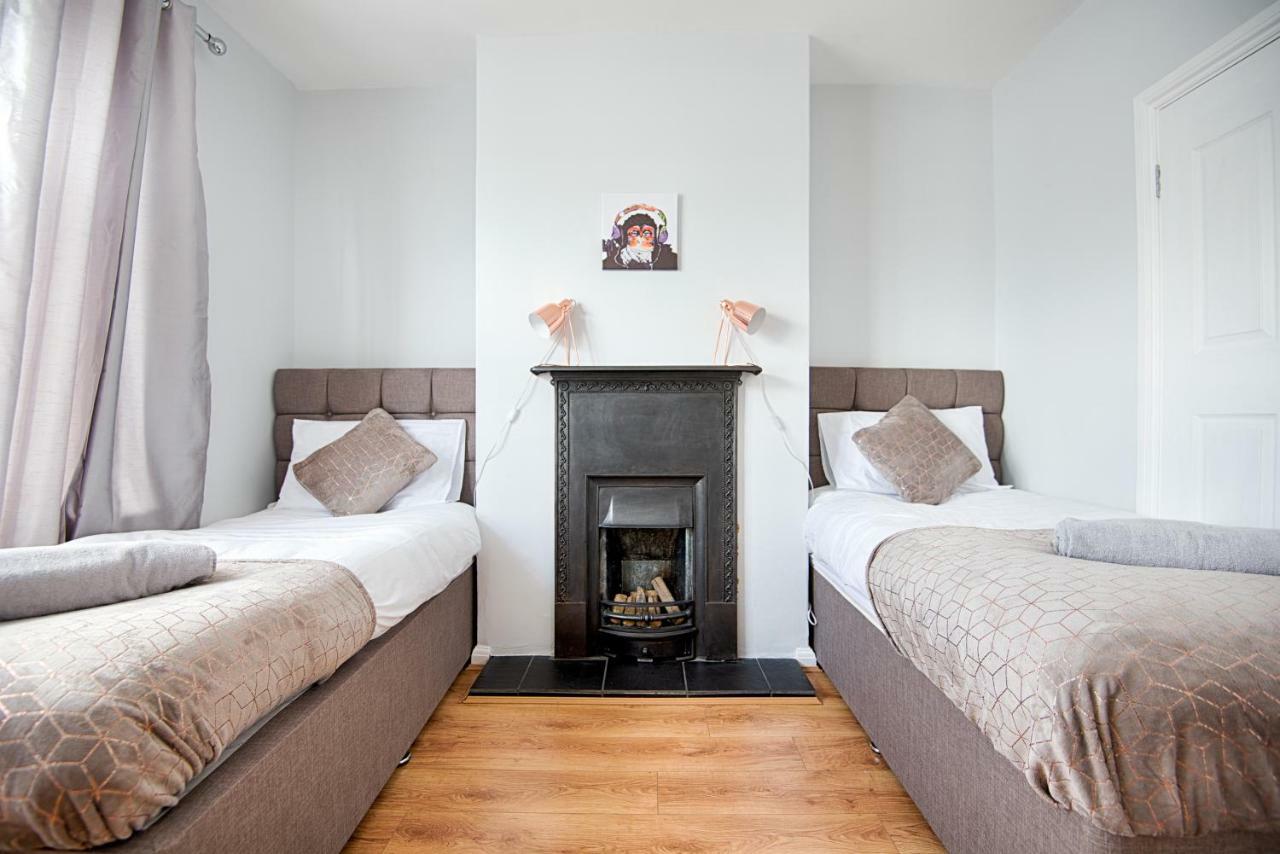 Off Road Parking, Garden, Tv In Every Room Swansea Exterior photo