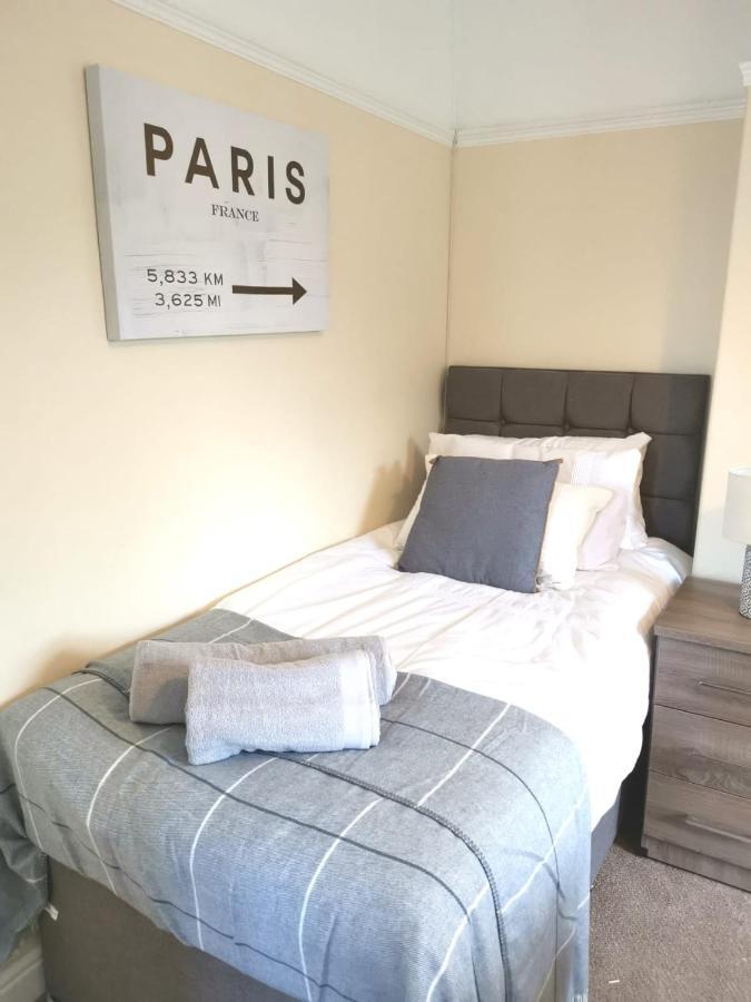 Off Road Parking, Garden, Tv In Every Room Swansea Exterior photo