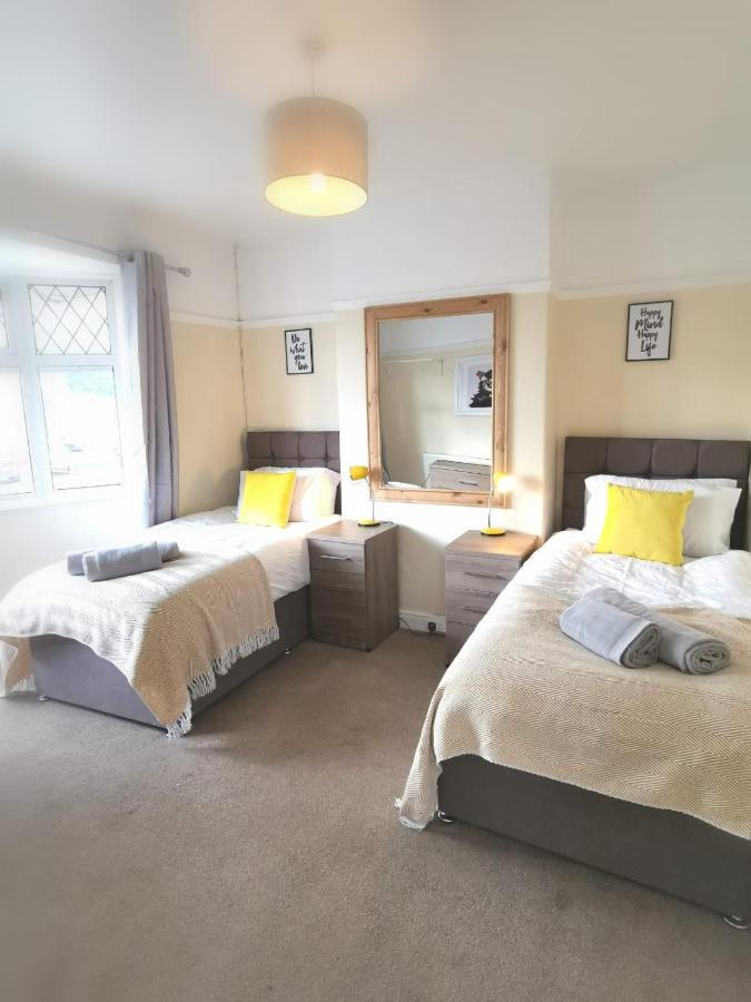 Off Road Parking, Garden, Tv In Every Room Swansea Exterior photo